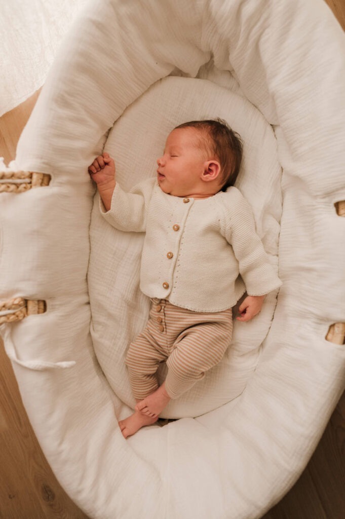 bébé endormi pendant une séance nouveau-né à domicile avec Stéphanie Daillet photographe dans l'Oise