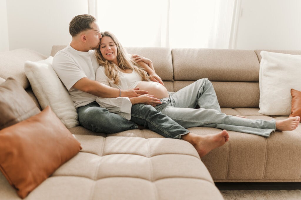 couple dans l'attente de leur bébé pris par stéphanie daillet photographe grossesse dans l'Oise